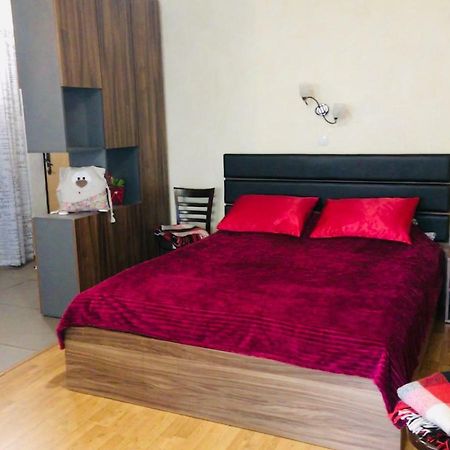 Peremohy Avenue 17 Apartment Kiev Bagian luar foto